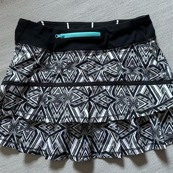 Ivivva Black and White Geometric Skater Skirt - Picture 1 of 4